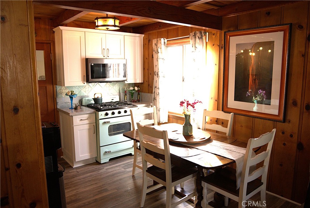 1671 Twin Lakes Road Wrightwood, CA 92397 - Photo 13 of 29 Dining area