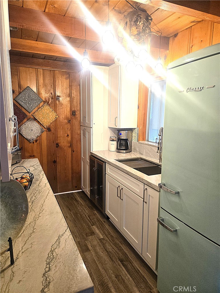 1671 Twin Lakes Road Wrightwood, CA 92397 - Photo 7 of 29 Kitchen, nice counter space