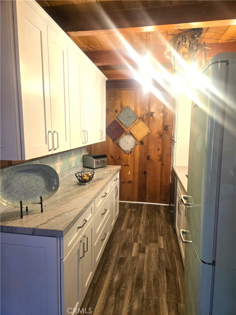 1671 Twin Lakes Road Wrightwood, CA 92397 - Photo 8 of 29 Kitchen