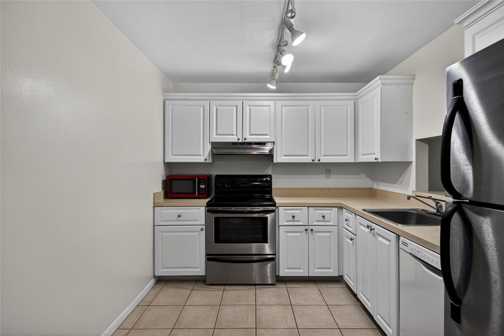 711 North Pine Island Road Plantation, FL 33324 - Photo 11 of 19