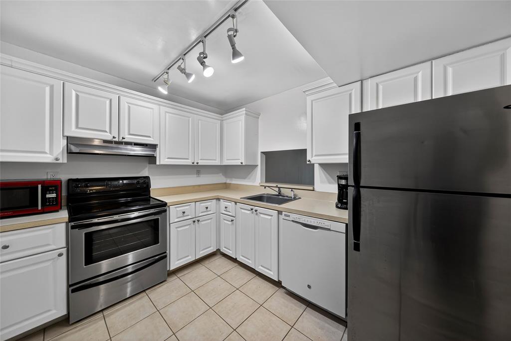 711 North Pine Island Road Plantation, FL 33324 - Photo 12 of 19