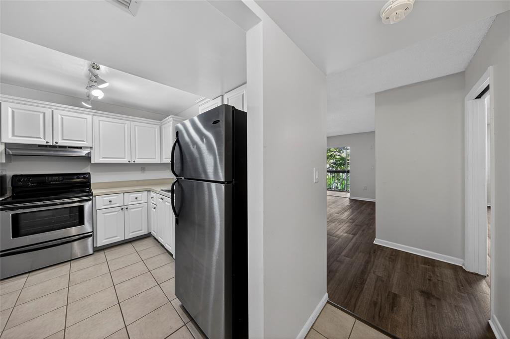 711 North Pine Island Road Plantation, FL 33324 - Photo 15 of 19