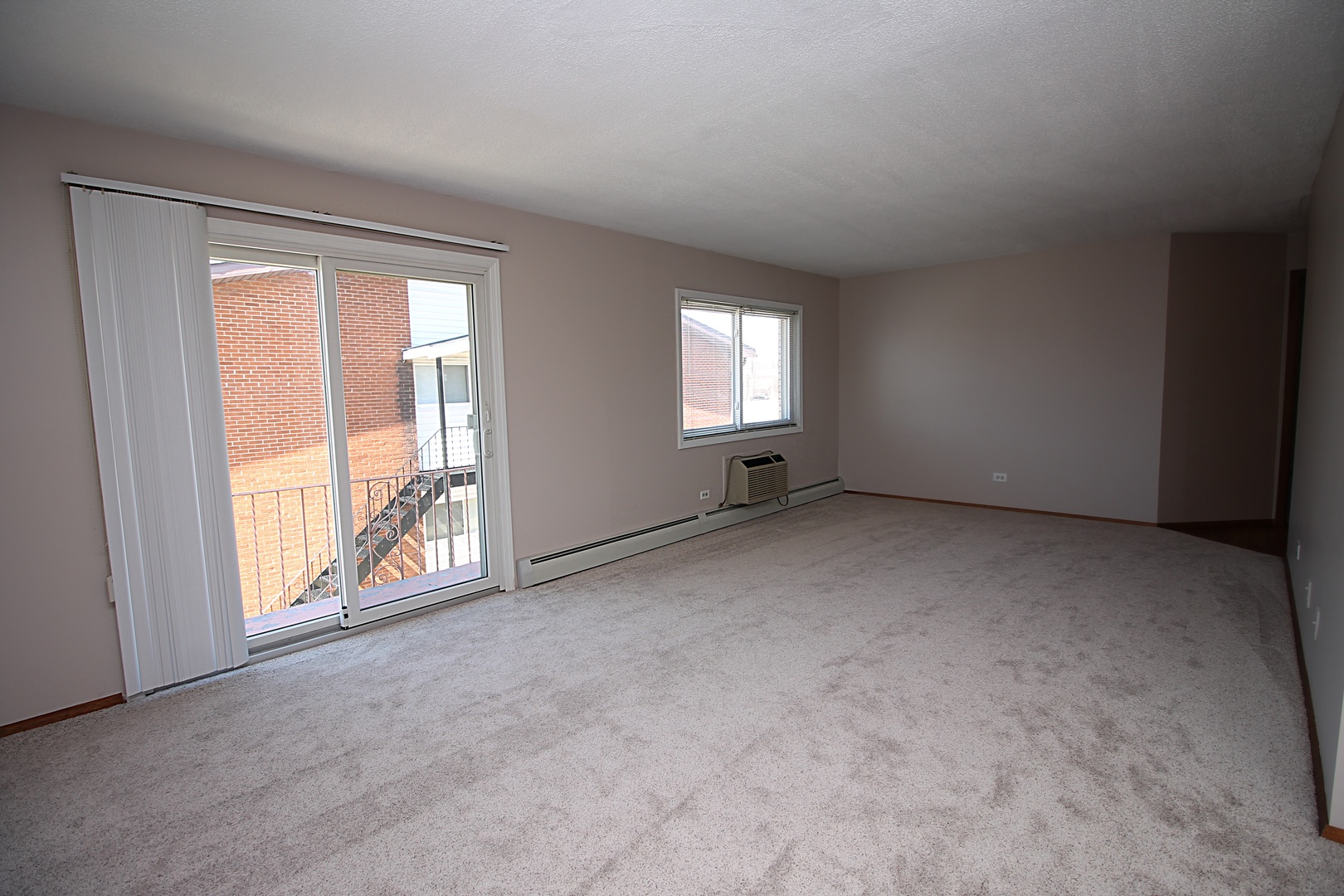 9418 Dee Road, Unit 2B Des Plaines, IL 60016 - Photo 12 of 21 an empty room with windows