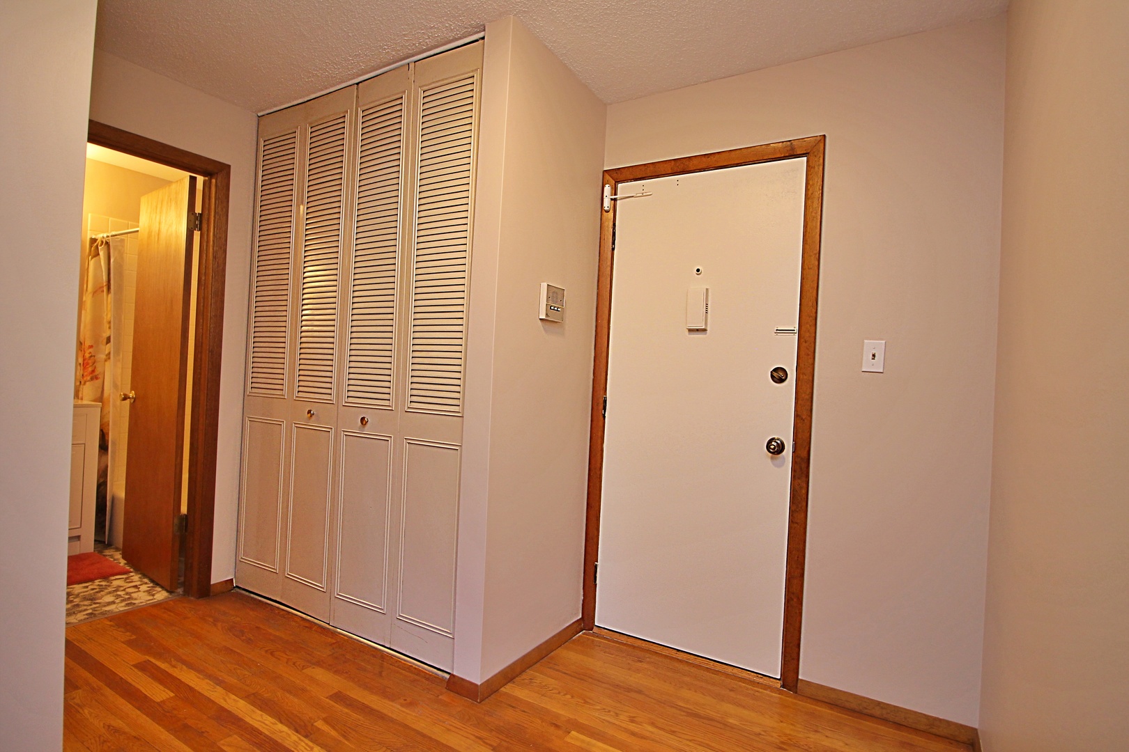9418 Dee Road, Unit 2B Des Plaines, IL 60016 - Photo 15 of 21 a view of a bathroom with wooden floor