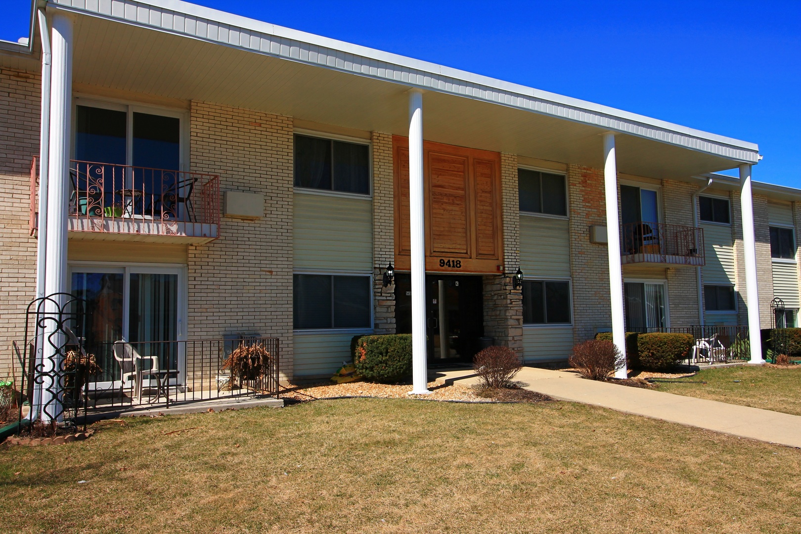 9418 Dee Road, Unit 2B Des Plaines, IL 60016 - Photo 20 of 21 a front view of a house with a yard
