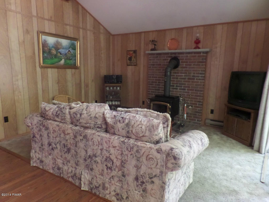 98 Aspen Ridge Hawley, PA 18428 - Photo 4 of 16 Gallery Image 4