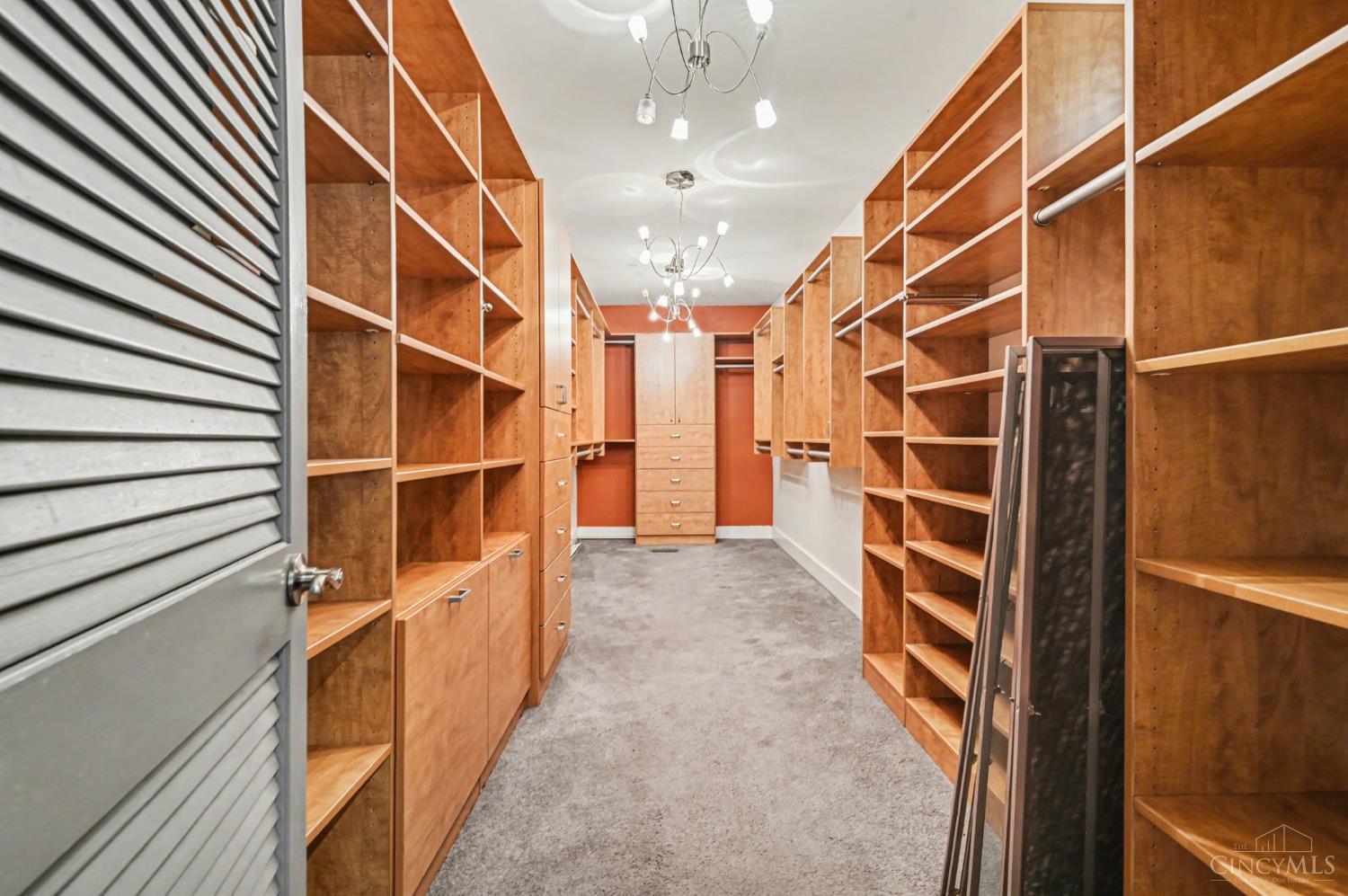 3583 Cooper Road Blue Ash, OH 45241 - Photo 12 of 27 Enormous walk-in closet off the owner's suite bed and bath.