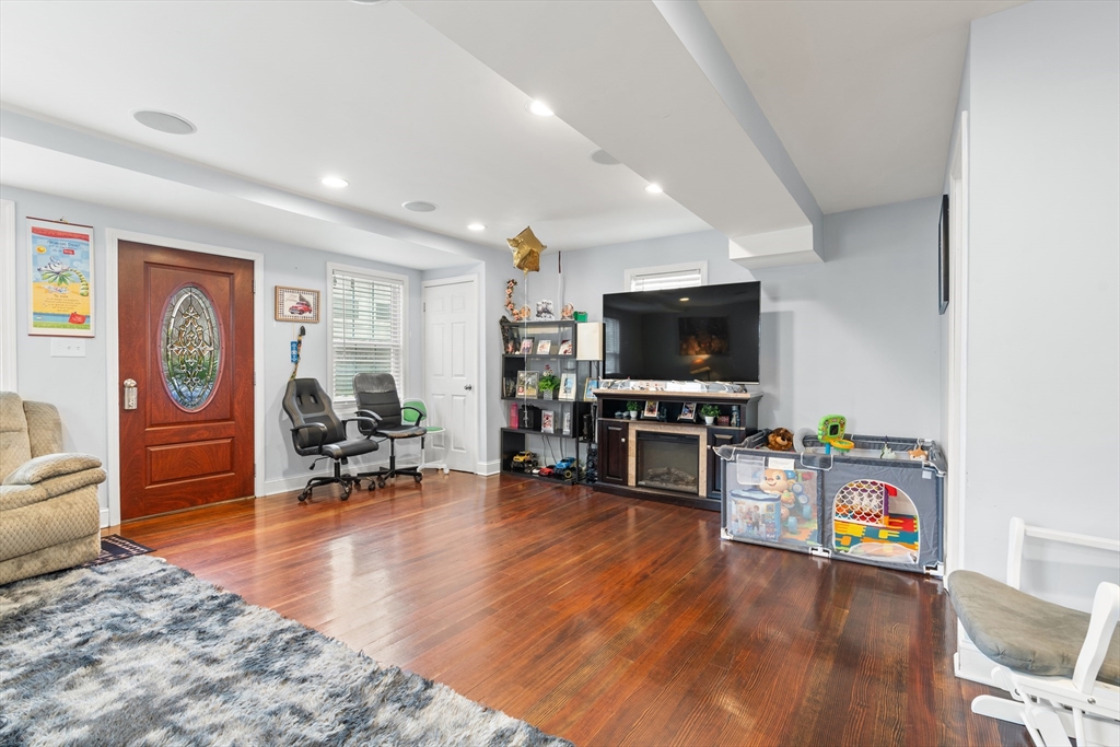 38 1/2 Ellsworth Road Peabody, MA 01960 - Photo 5 of 25