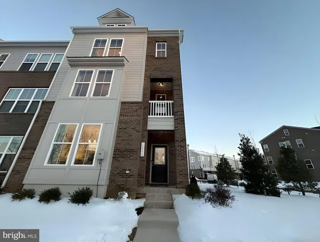 $734,900 | 10150 Queens Way, Manassas, VA 20110