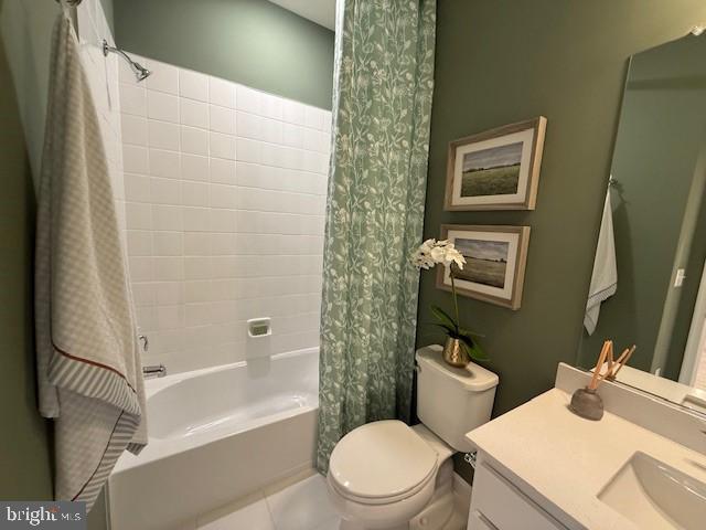 10150 Queens Way Manassas, VA 20110 - Photo 35 of 77 a bathroom with a toilet a sink and bathtub