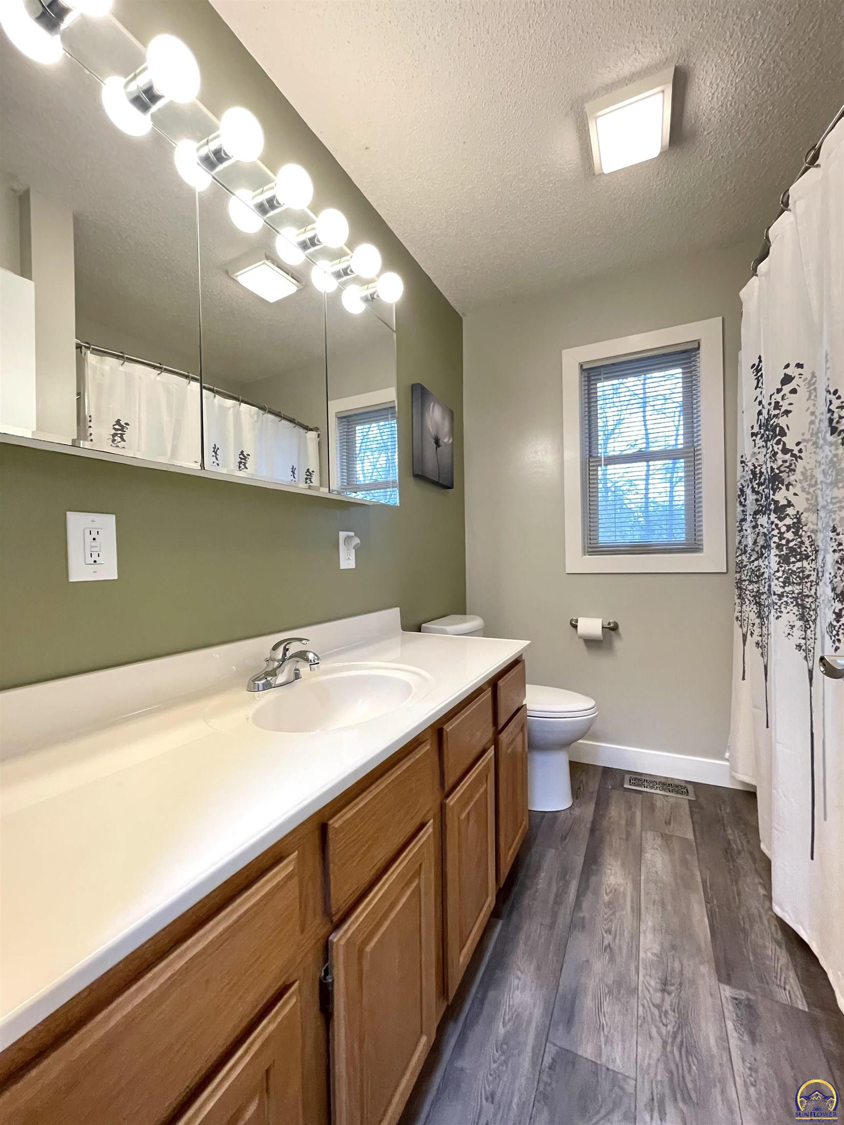 1836 Southwest Urish Road Topeka, KS 66615 - Photo 15 of 27