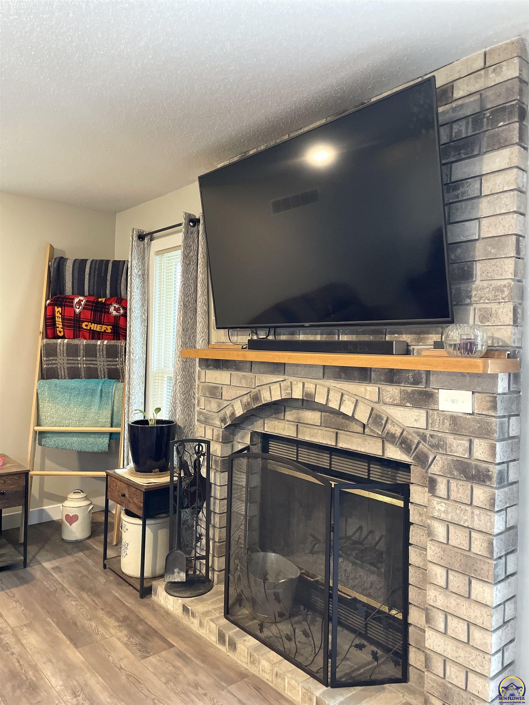 1836 Southwest Urish Road Topeka, KS 66615 - Photo 4 of 27