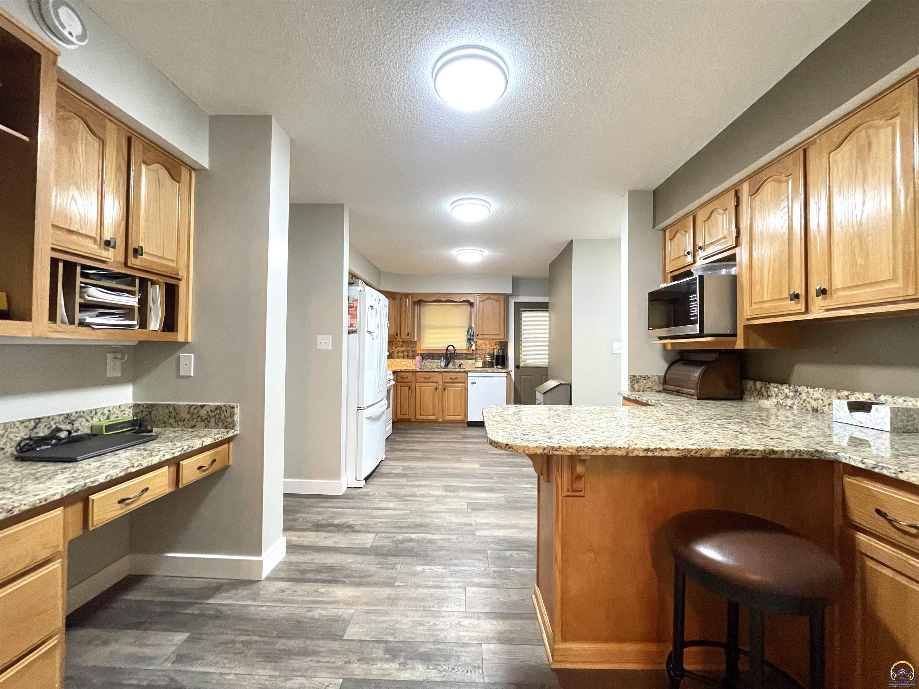 1836 Southwest Urish Road Topeka, KS 66615 - Photo 5 of 27