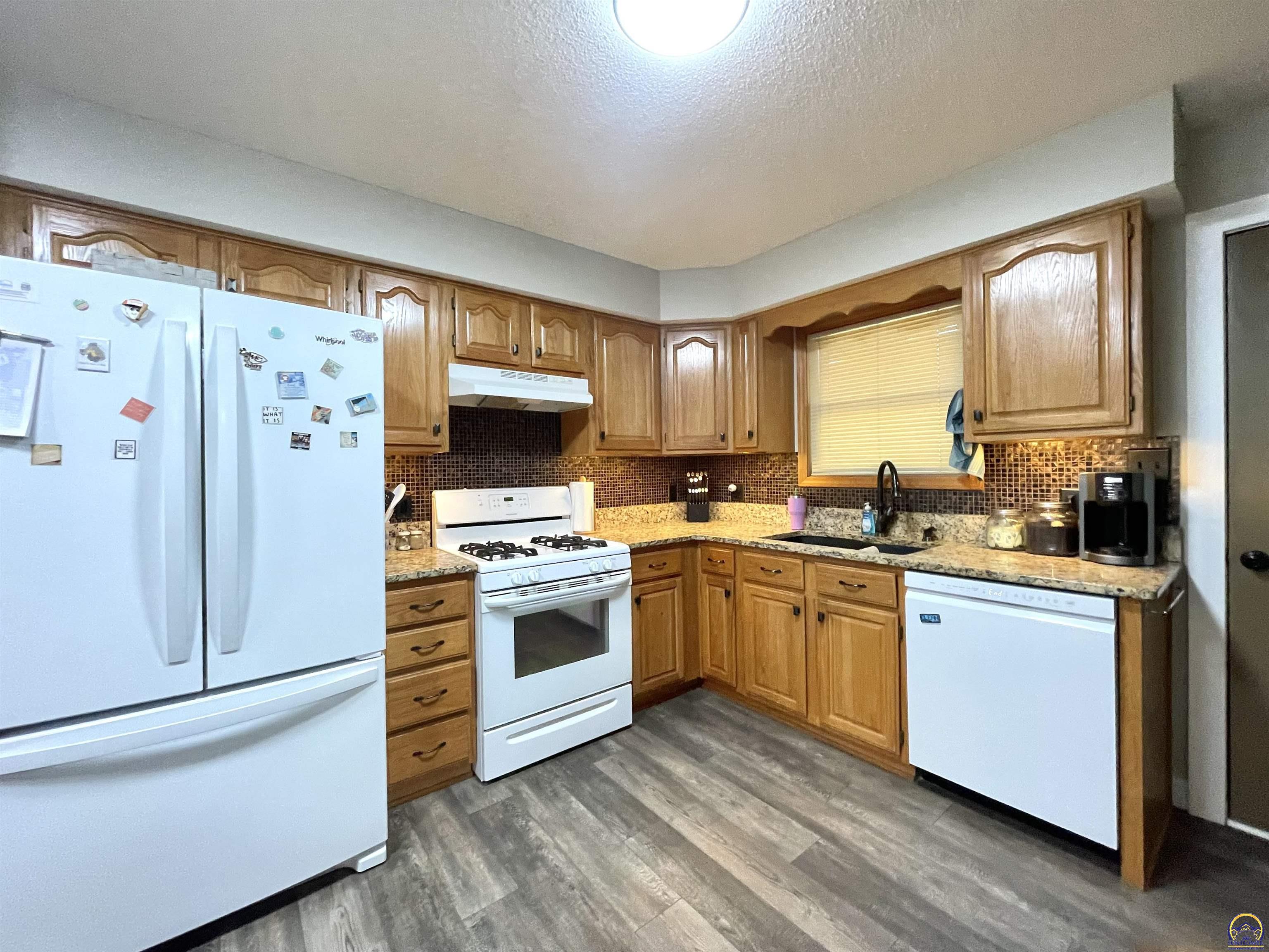 1836 Southwest Urish Road Topeka, KS 66615 - Photo 6 of 27