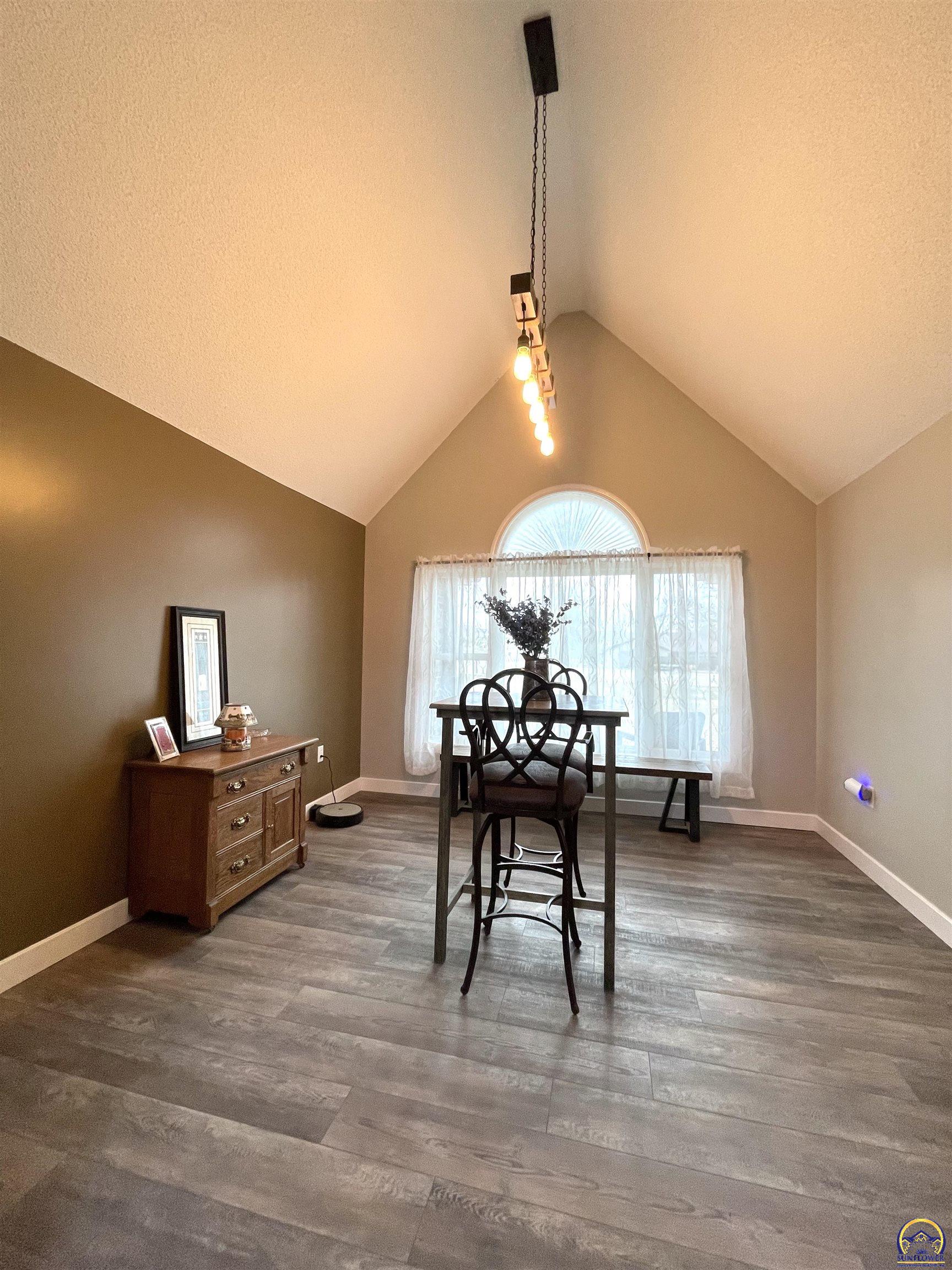 1836 Southwest Urish Road Topeka, KS 66615 - Photo 9 of 27