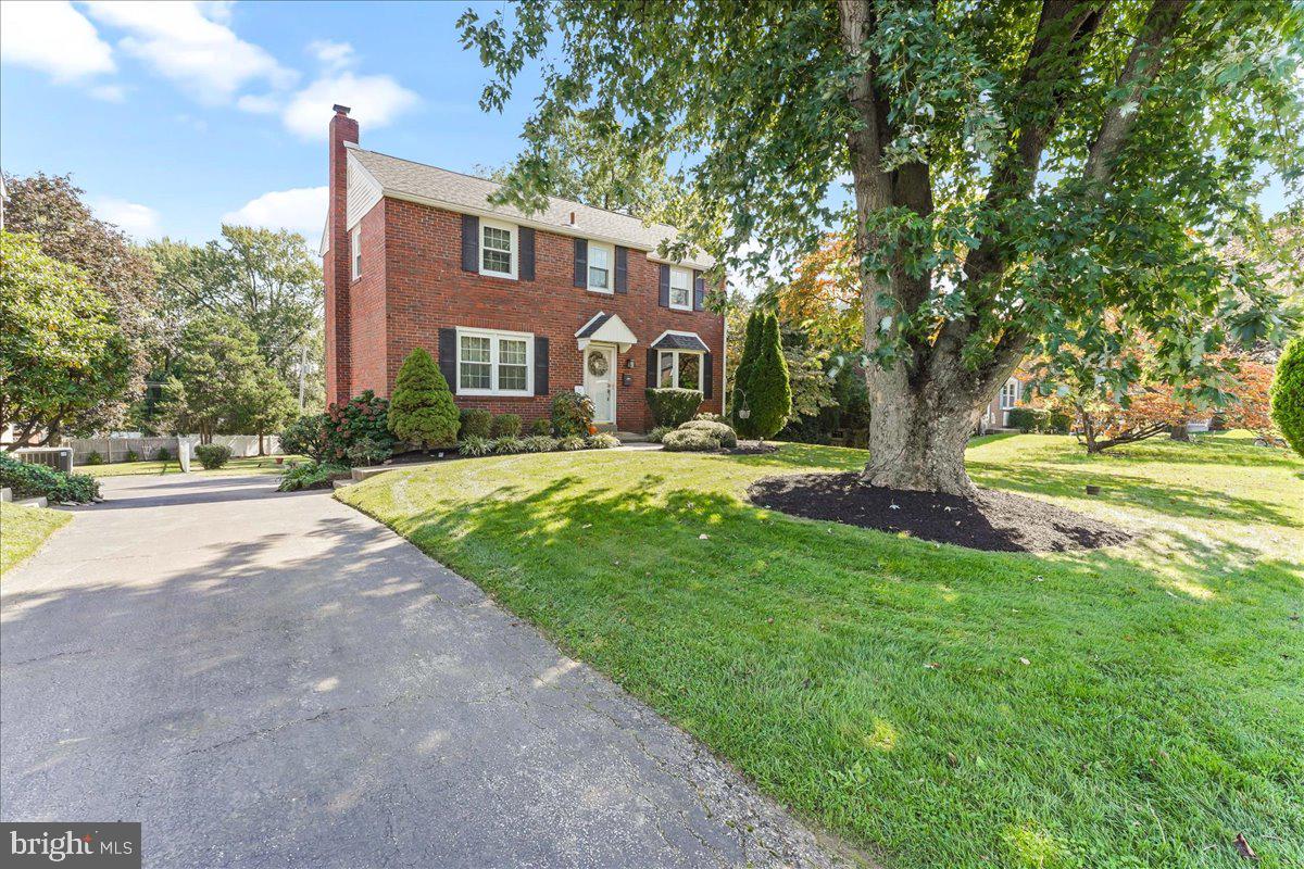 327 Indian Rock Drive Springfield, PA 19064 - Photo 1 of 28