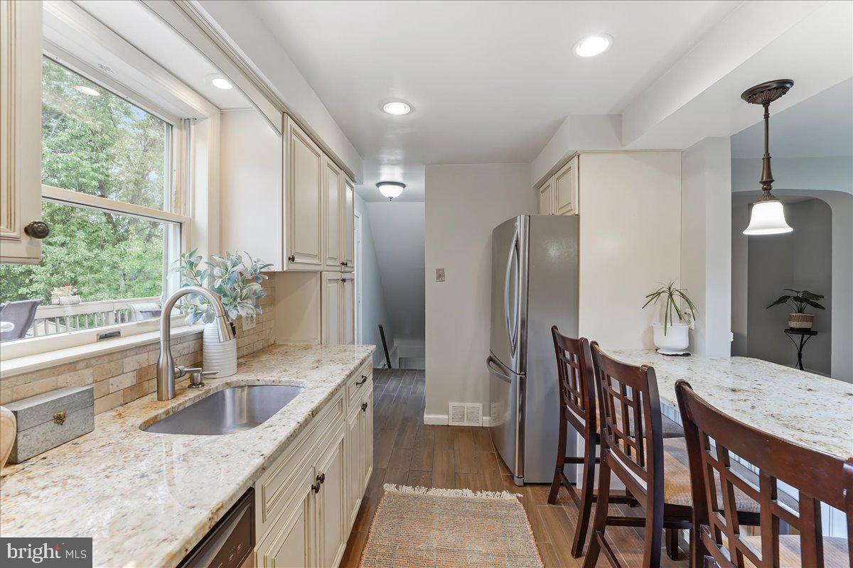 327 Indian Rock Drive Springfield, PA 19064 - Photo 7 of 28