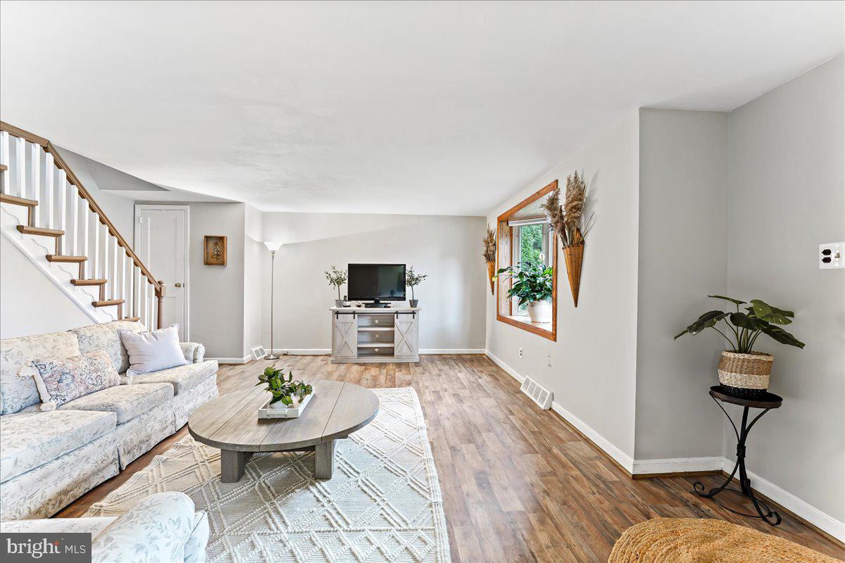 327 Indian Rock Drive Springfield, PA 19064 - Photo 8 of 28