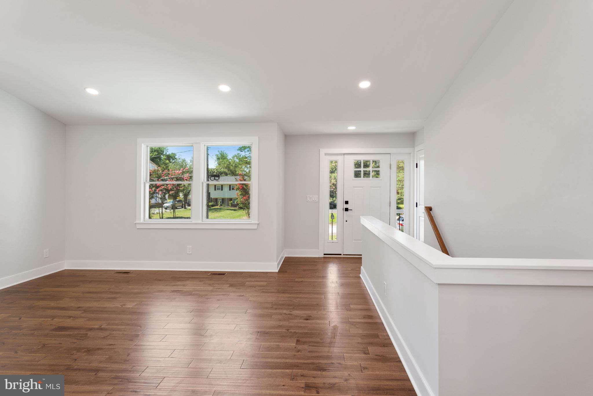 106 Pinecrest Drive Annapolis, MD 21403 - Photo 10 of 47 Living Room