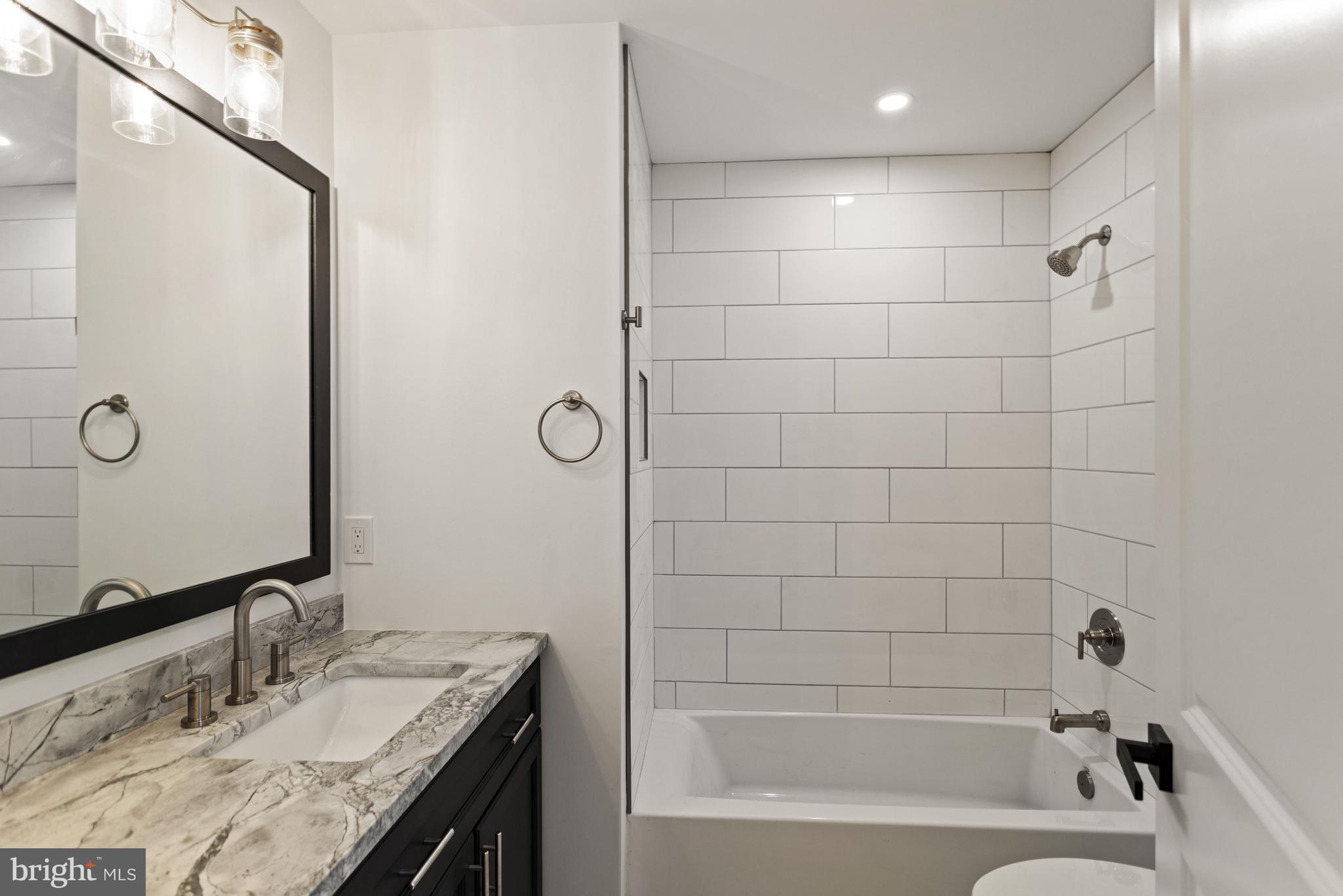 106 Pinecrest Drive Annapolis, MD 21403 - Photo 21 of 47 Upper Level Hall Bath