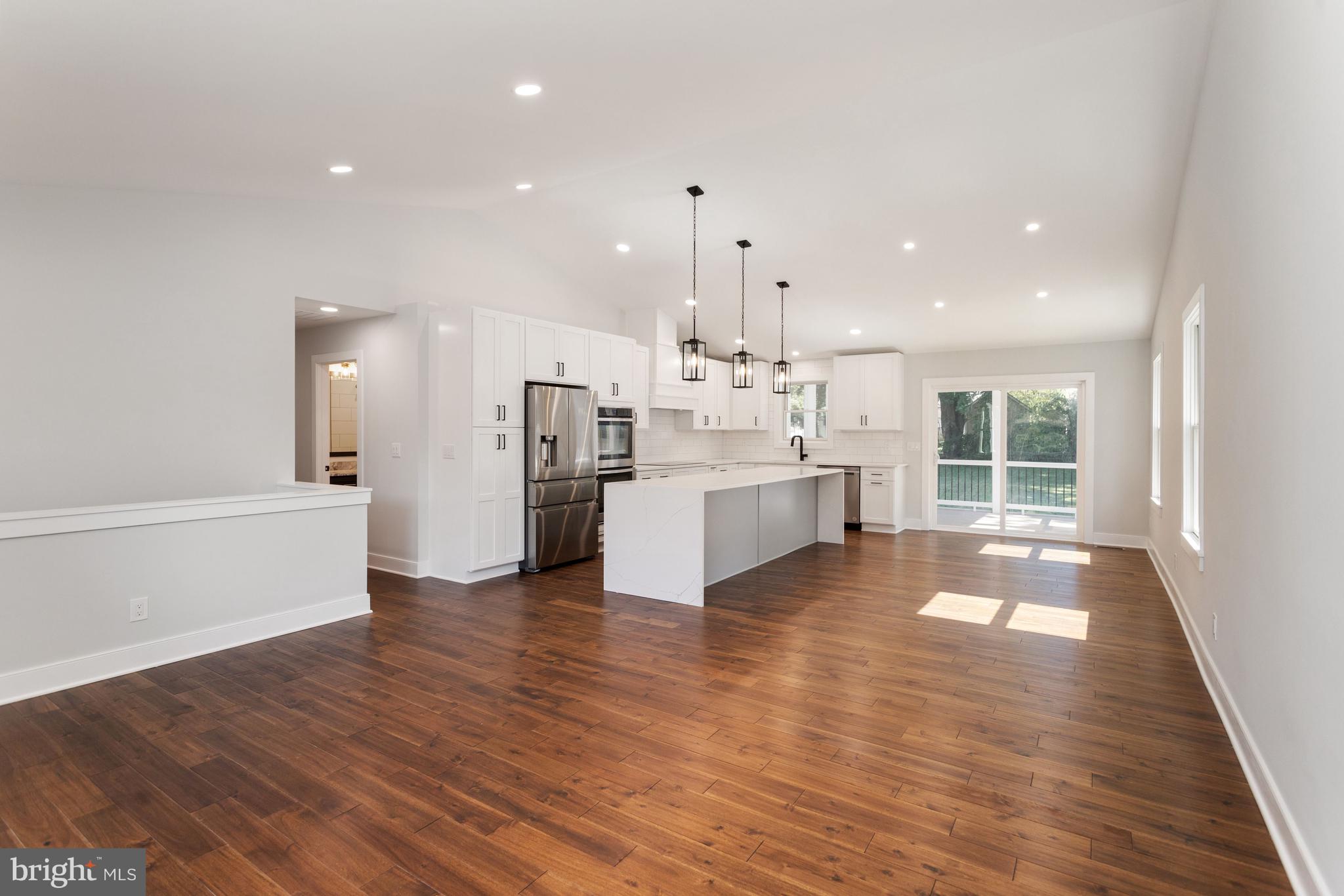106 Pinecrest Drive Annapolis, MD 21403 - Photo 44 of 47 Open floor plan & cathedral ceilings
