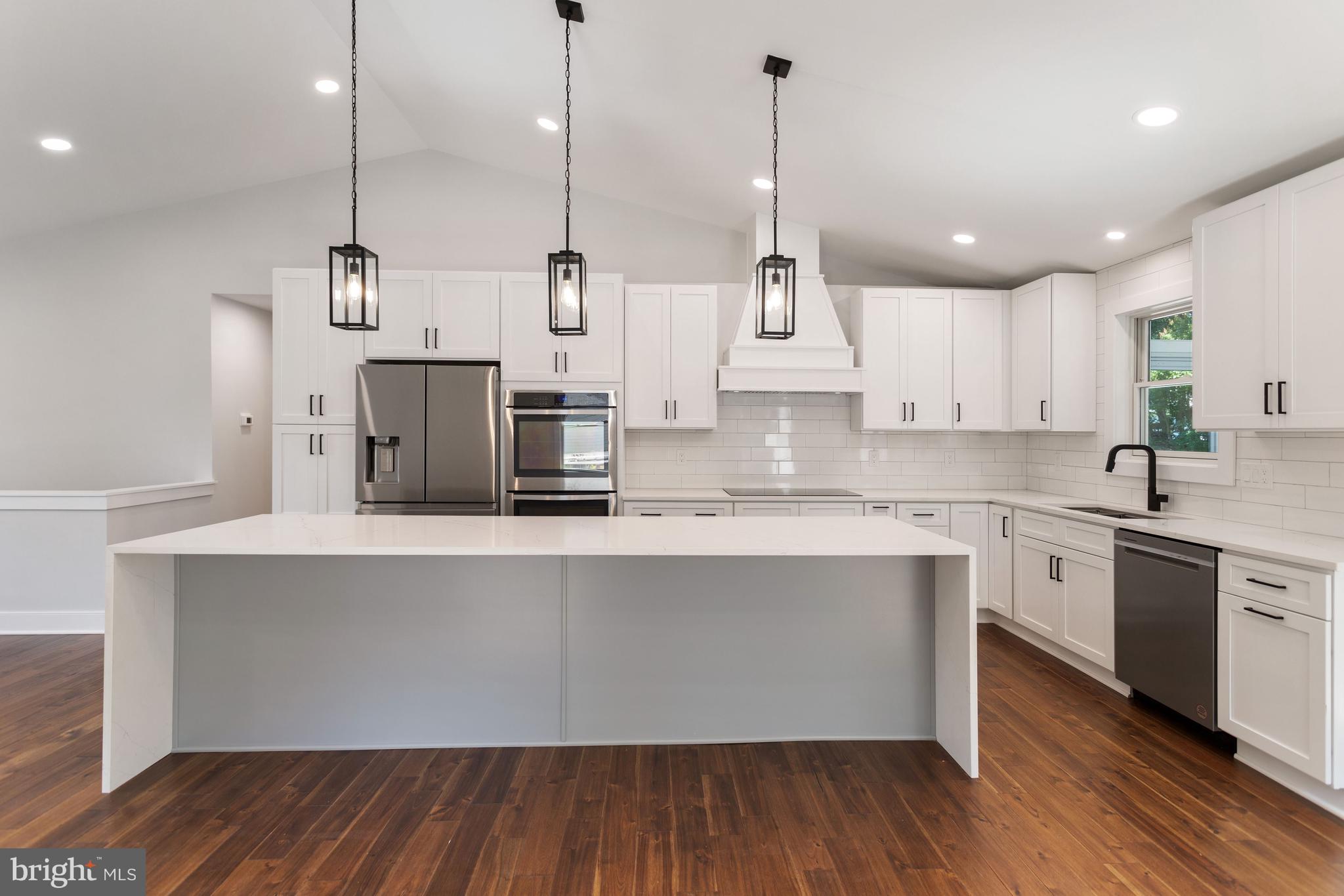 106 Pinecrest Drive Annapolis, MD 21403 - Photo 7 of 47 Plenty of seating available at Island