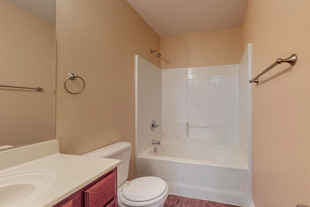 4827 Mexico Dallas, TX 75236 - Photo 19 of 31 a bathroom with a sink toilet and bathtub