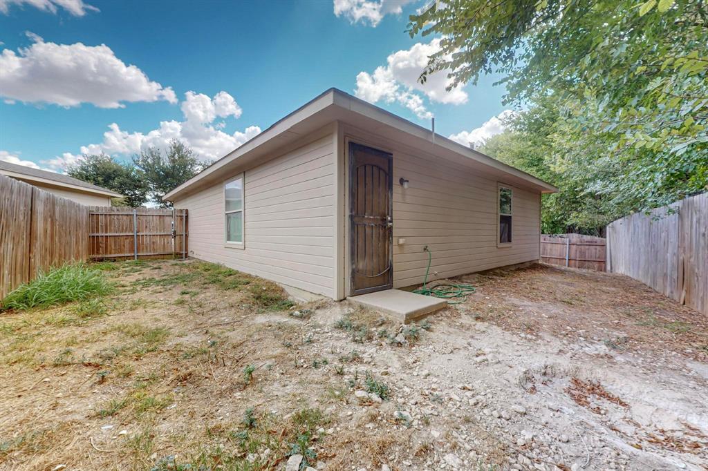 4827 Mexico Dallas, TX 75236 - Photo 28 of 31 a backyard of a house