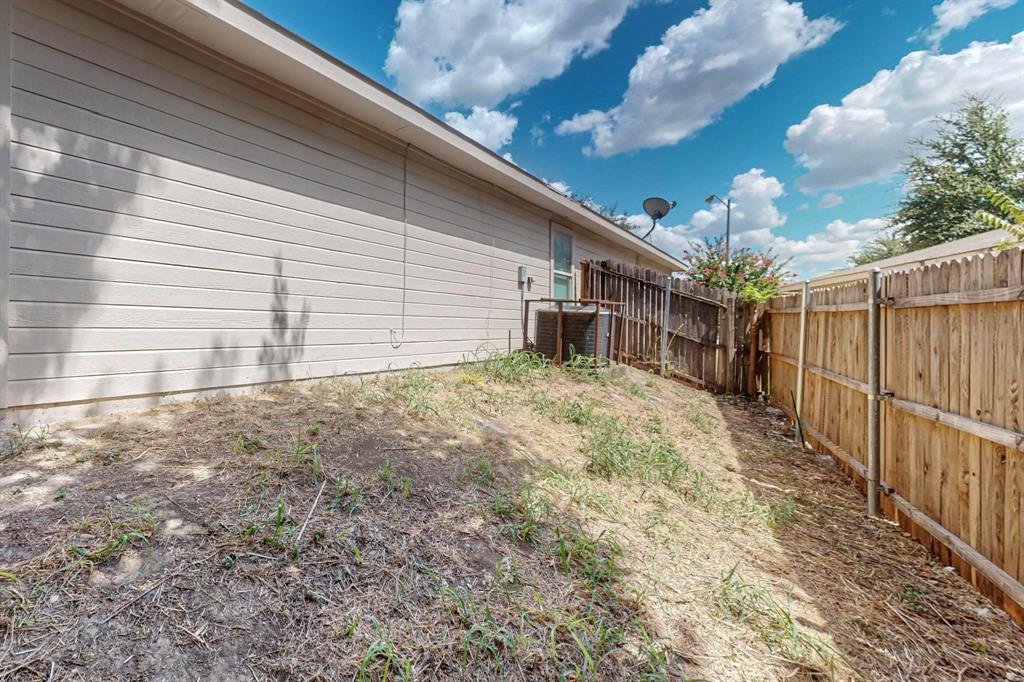 4827 Mexico Dallas, TX 75236 - Photo 31 of 31 a view of a backyard