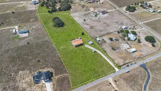 $2,999 | 201 Lakeview Circle, La Vernia, TX 78121