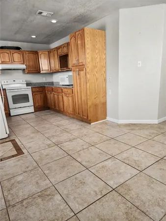 $1,395 | 5617 Avenue R 1/2, Galveston, TX 77551