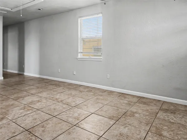 $1,395 | 5617 Avenue R 1/2, Galveston, TX 77551