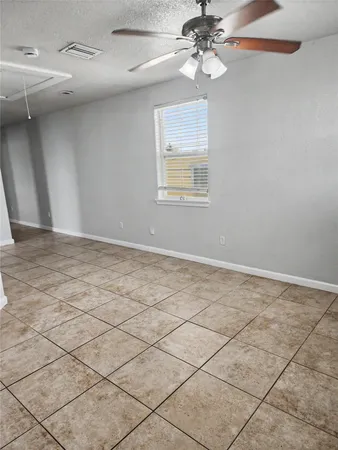 $1,395 | 5617 Avenue R 1/2, Galveston, TX 77551