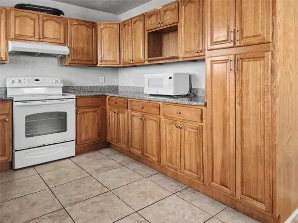 $1,395 | 5617 Avenue R 1/2, Galveston, TX 77551