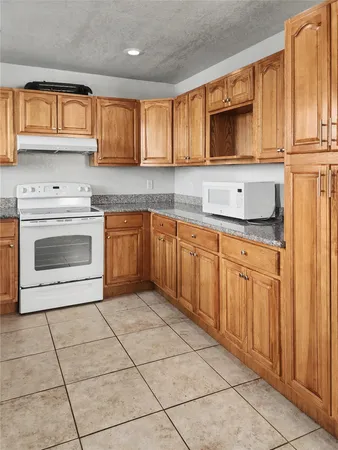 $1,395 | 5617 Avenue R 1/2, Galveston, TX 77551