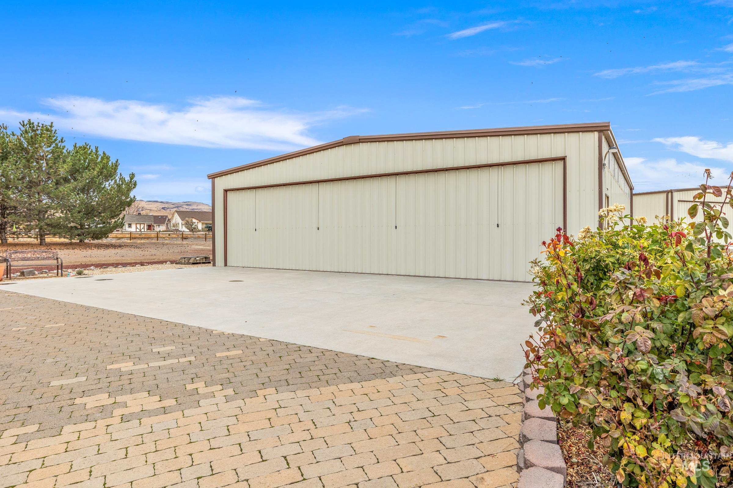 10514 Airpark Loop Road Melba, ID 83641 - Photo 34 of 48 View of garage