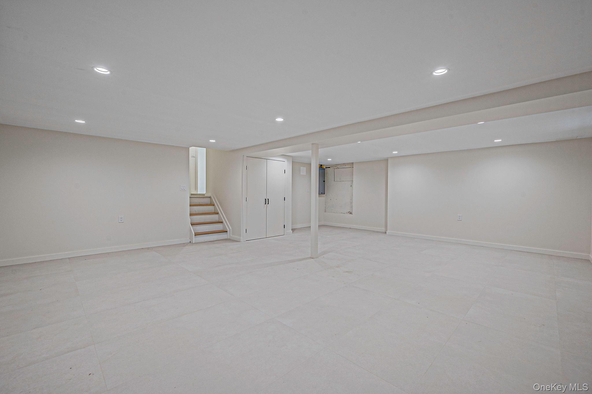 5 Warren Place Plainview, NY 11803 - Photo 25 of 42