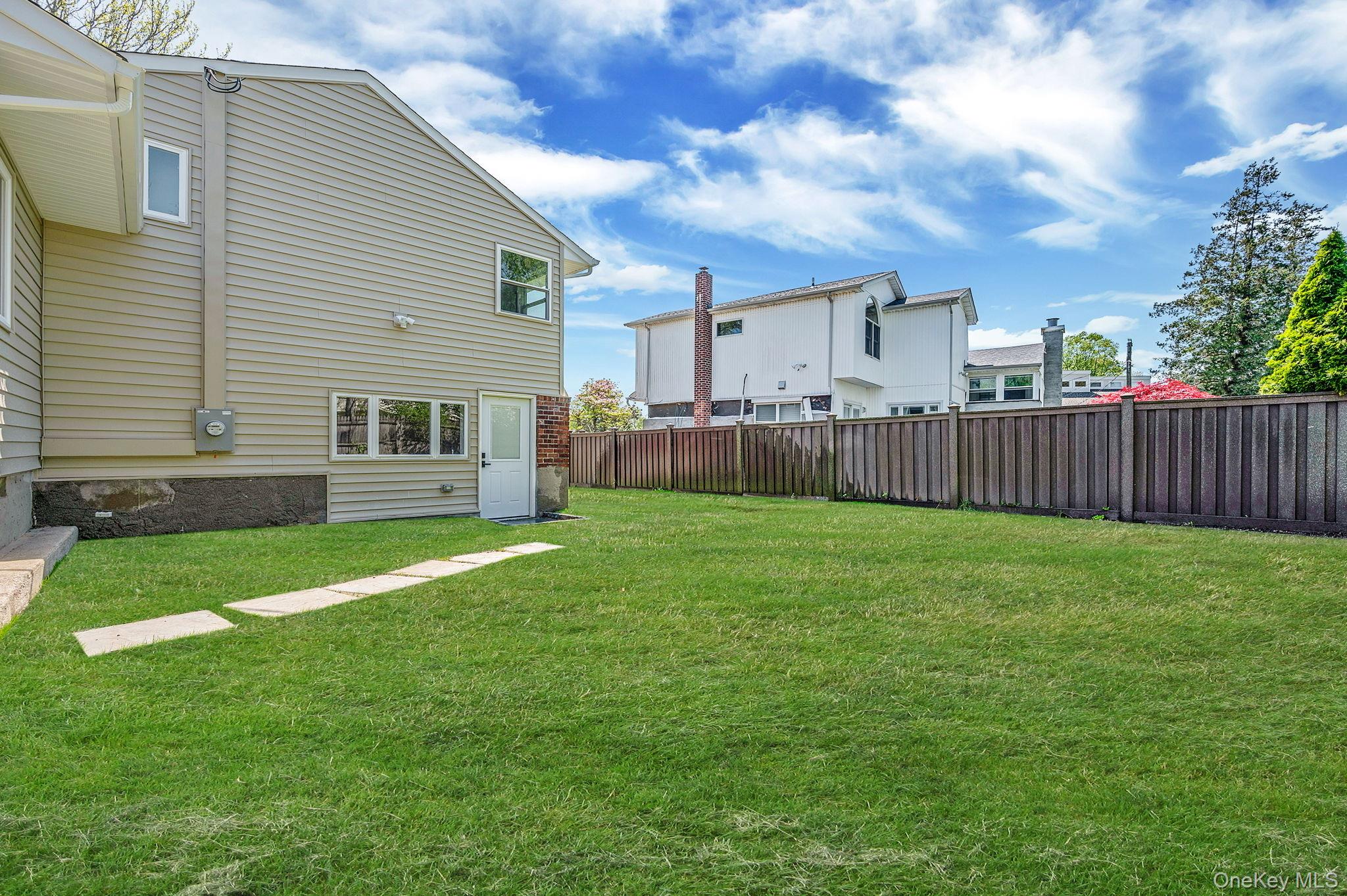 5 Warren Place Plainview, NY 11803 - Photo 37 of 42