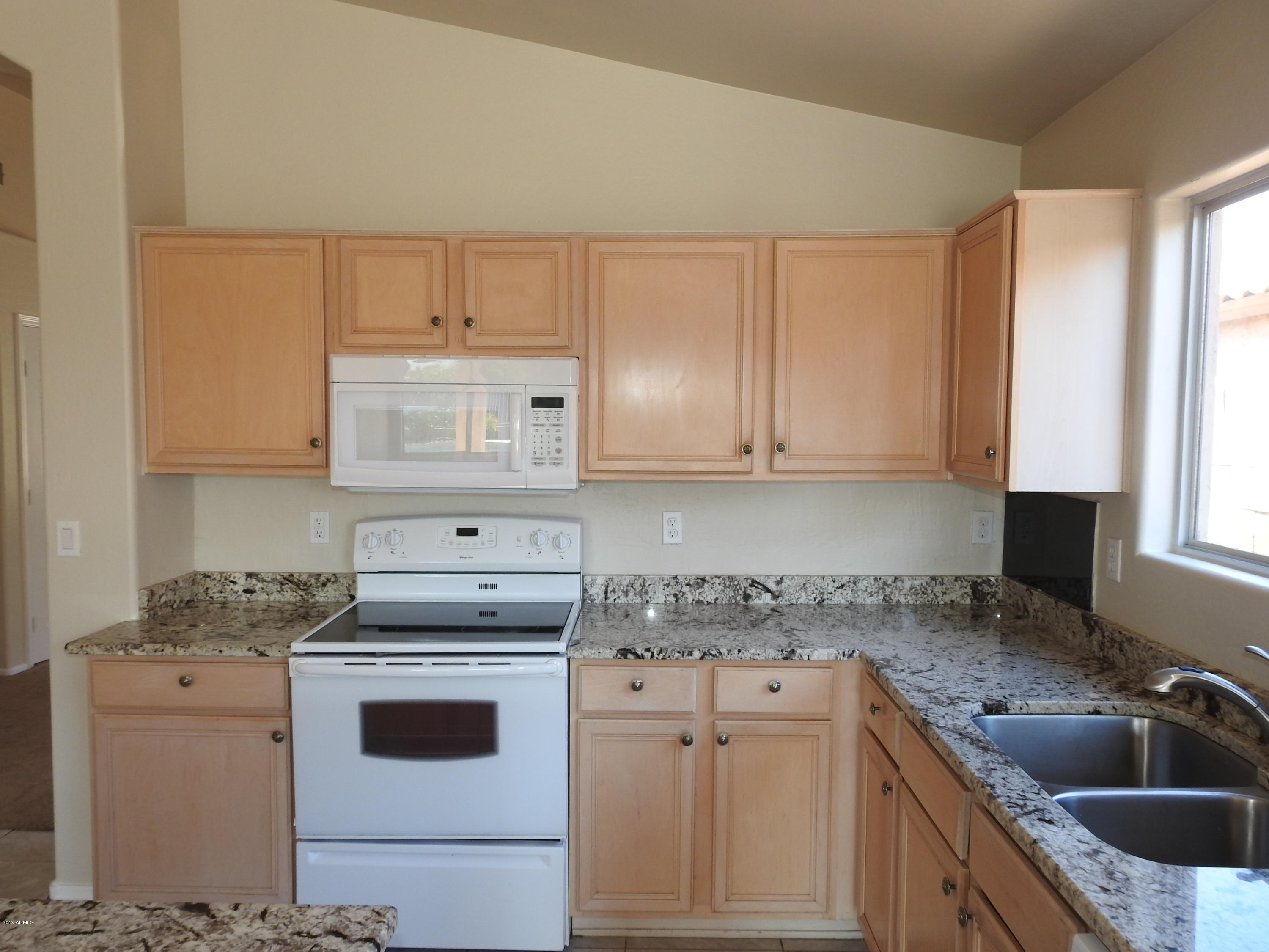 10909 West Almeria Road Avondale, AZ 85392 - Photo 20 of 31 DSCN9988