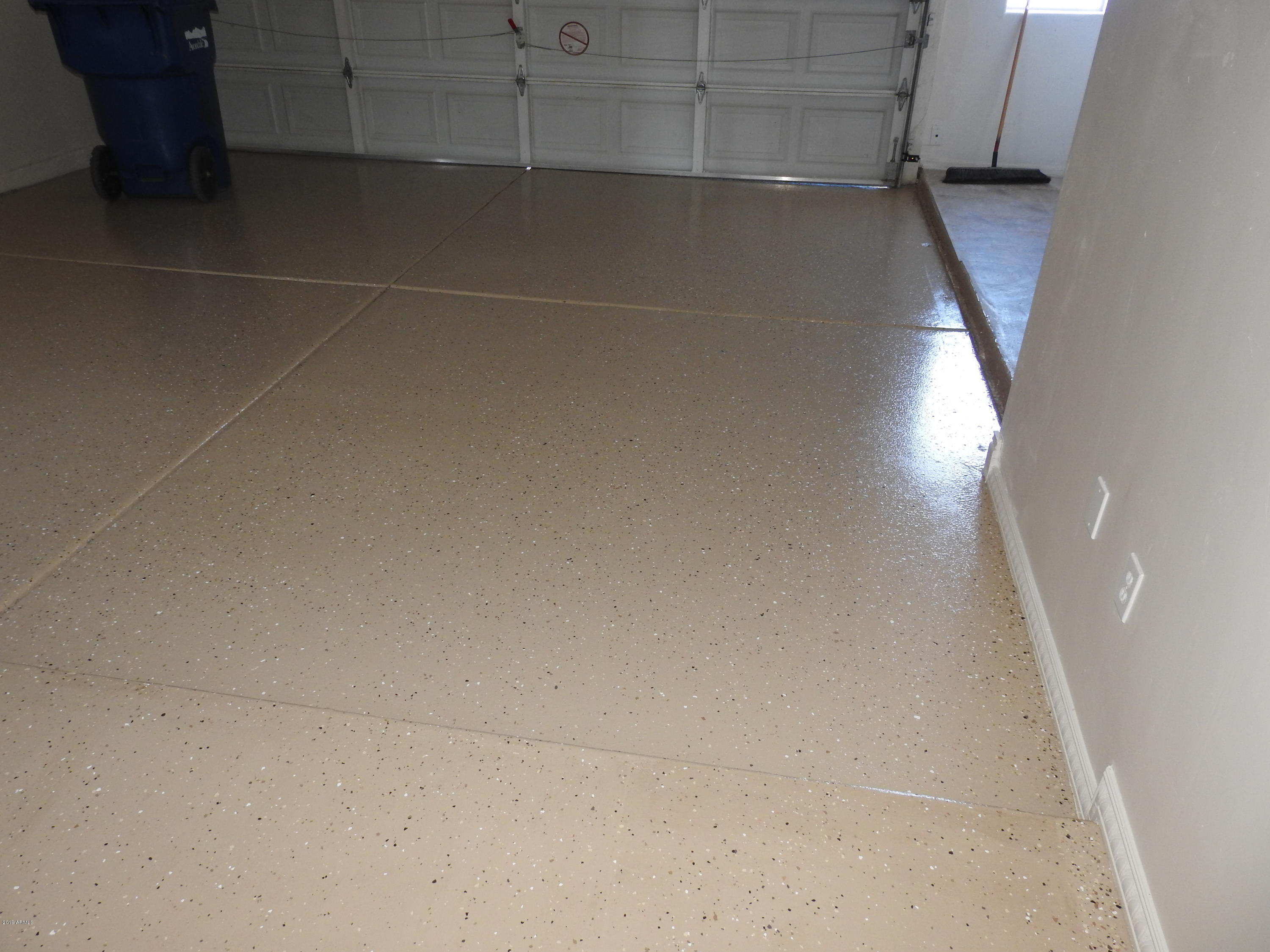 10909 West Almeria Road Avondale, AZ 85392 - Photo 8 of 31 DSCN0007