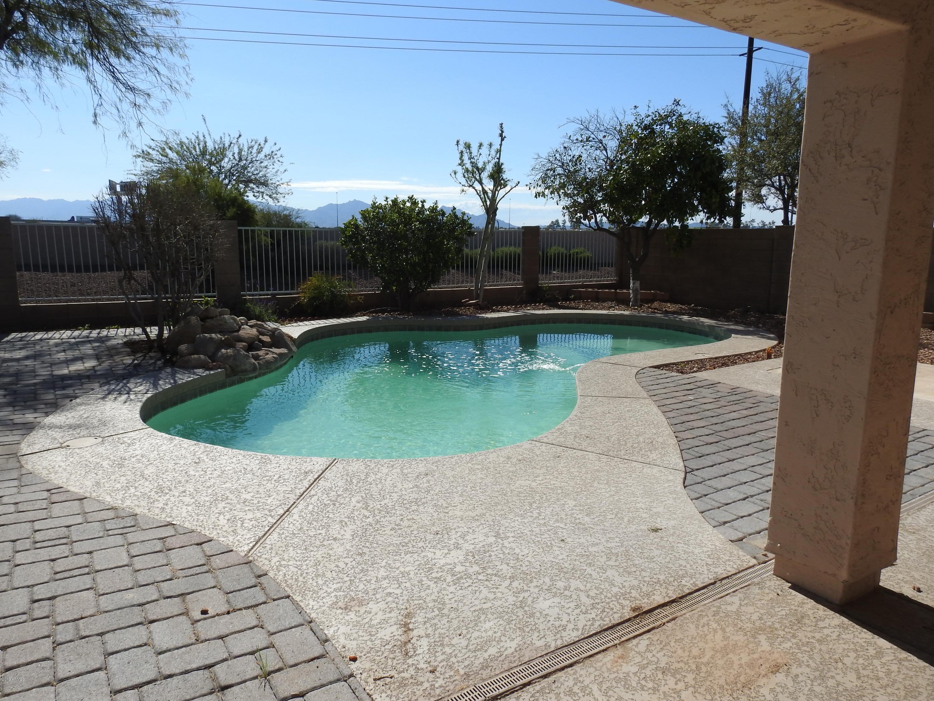 10909 West Almeria Road Avondale, AZ 85392 - Photo 9 of 31 DSCN0008