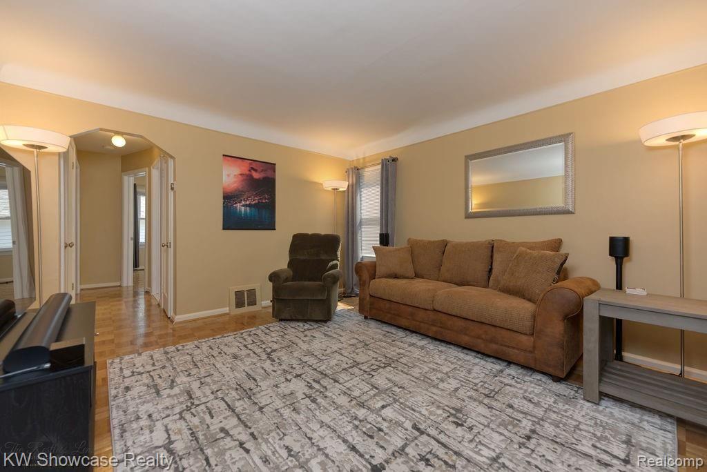 2738 Crooks Road Royal Oak, MI 48073 - Photo 5 of 25