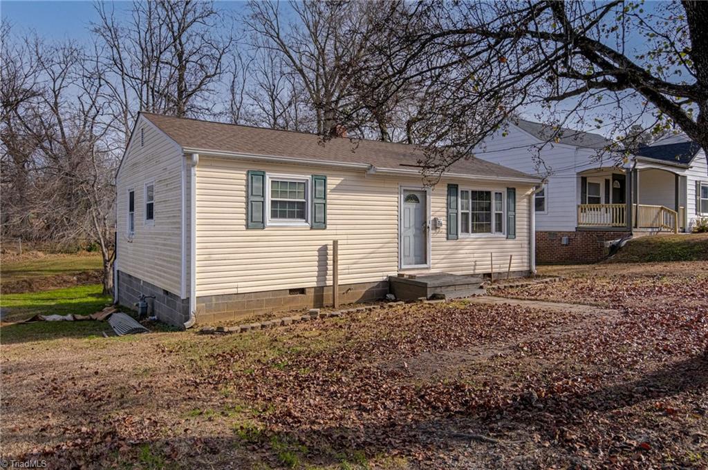 513 Ridgecrest Drive High Point, NC 27262 - Photo 5 of 25