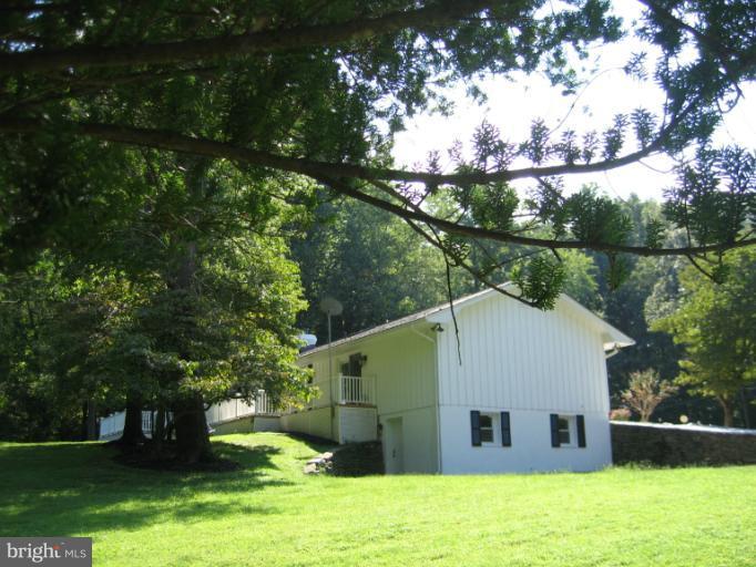 241 Springvale Road Great Falls, VA 22066 - Photo 14 of 30 Exterior (Rear)