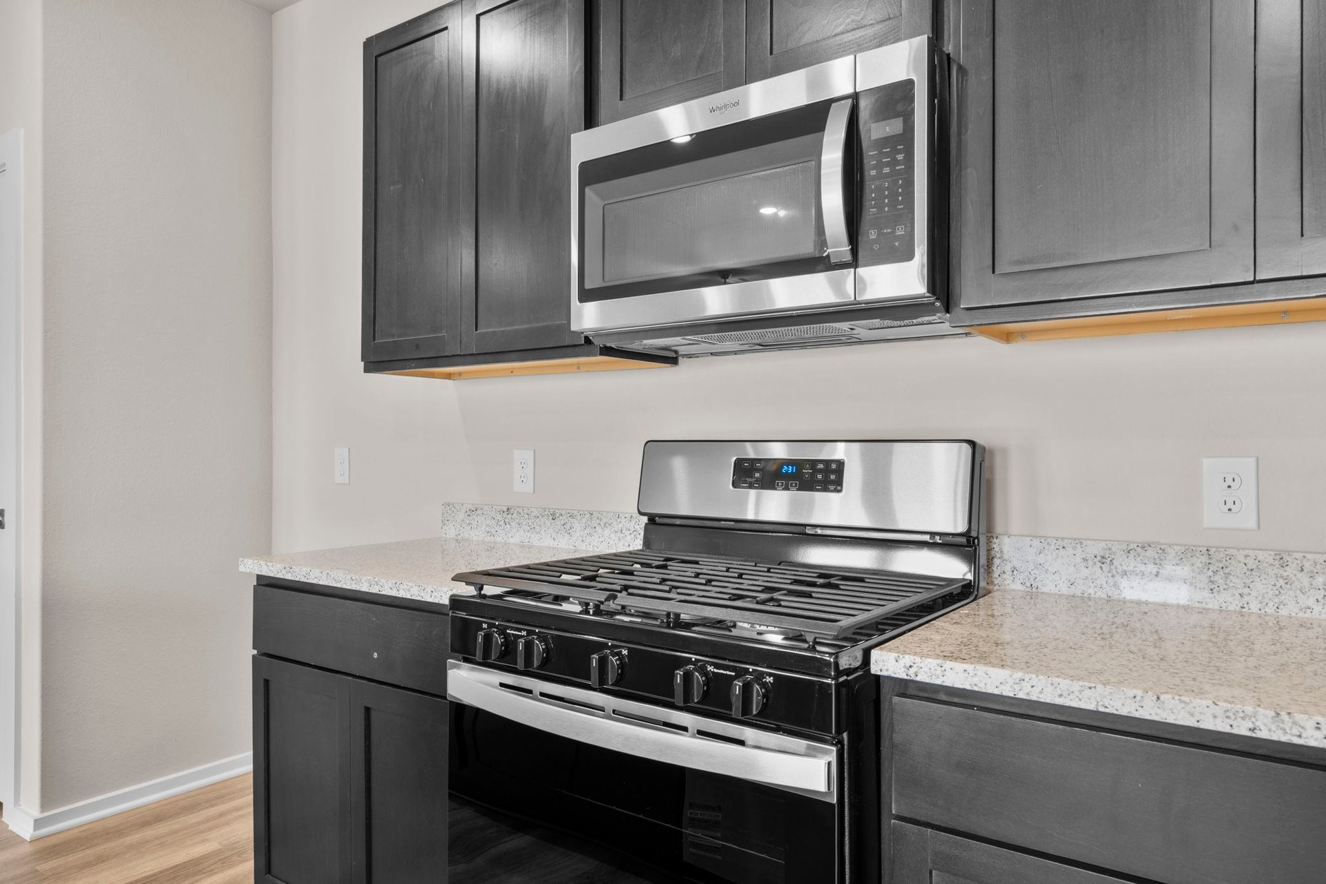3526 Cardinal Pointe Drive Angleton, TX 77515 - Photo 4 of 34