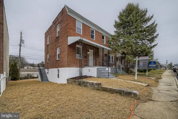 a house view with a outdoor space