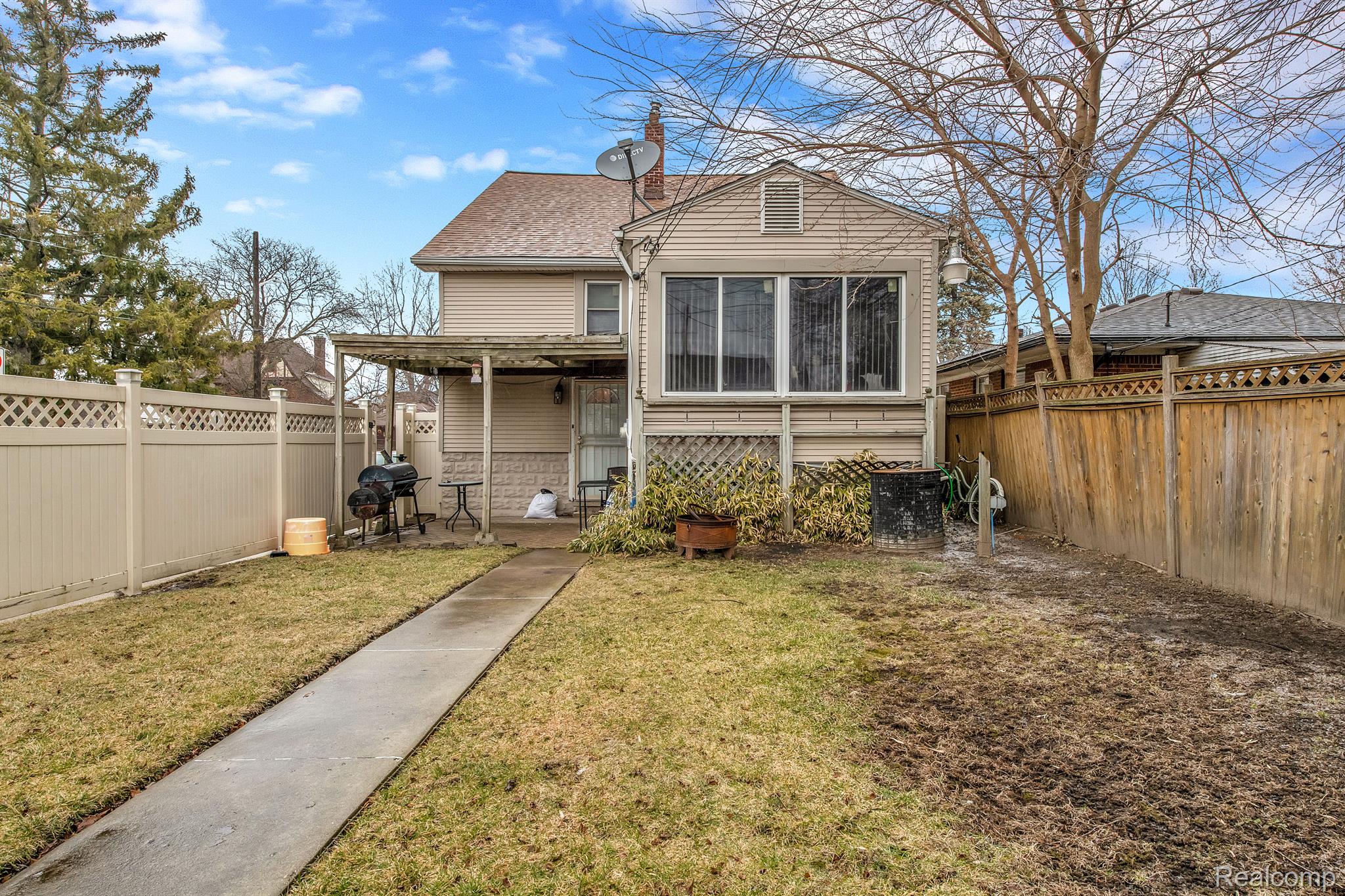 15502 Charles R Avenue Eastpointe, MI 48021 - Photo 4 of 27 Gallery Image 4