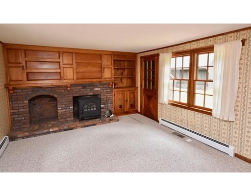 109 Robinson Road Palmer, MA 01069 - Photo 7 of 41