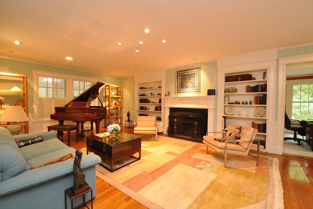 8 Lee Road Newton, MA 02467 - Photo 3 of 16