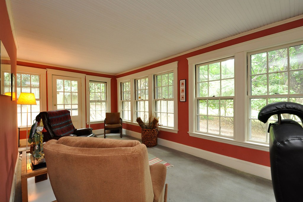 8 Lee Road Newton, MA 02467 - Photo 4 of 16